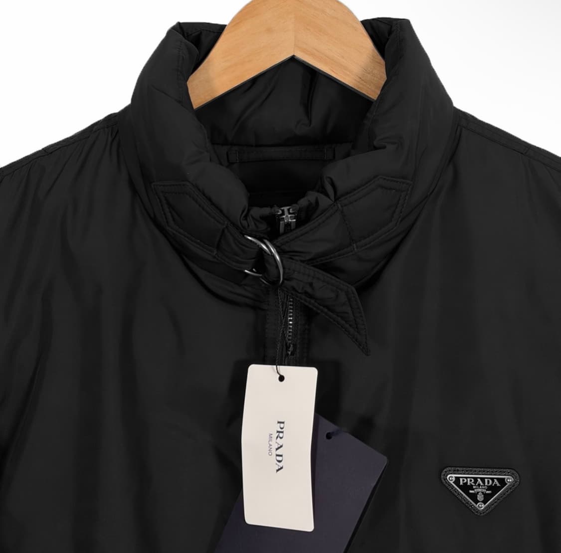 [M] 프라다 남성 웨이트 삼각로고 리나일론 다운 봄버 패딩 자켓 블랙 상품이미지4
