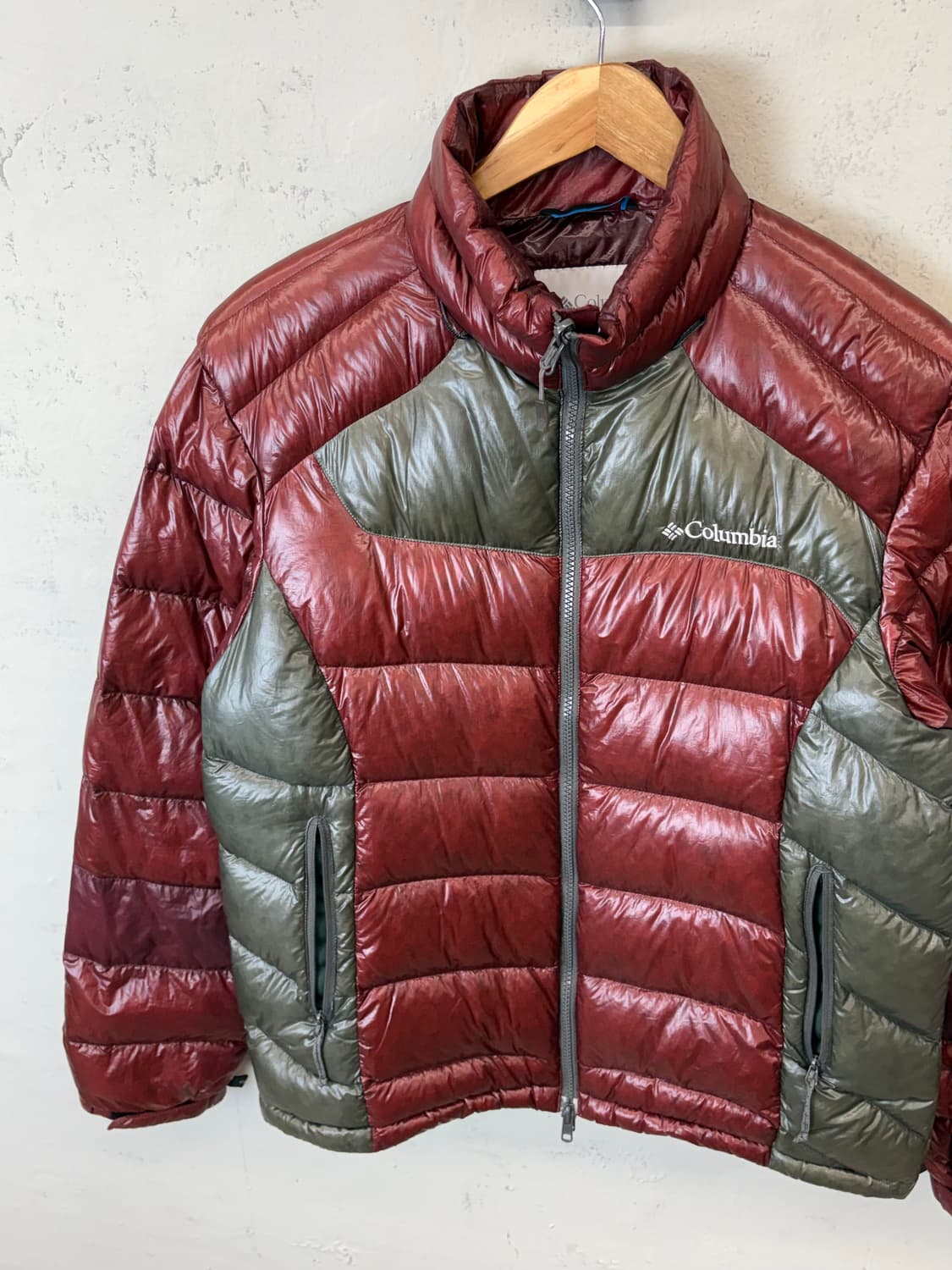 컬럼비아 구스다운 진격의 거인 경량패딩 상품이미지4