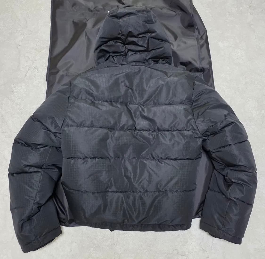 발렌시아가 자수로고 크롭패딩 상품이미지4