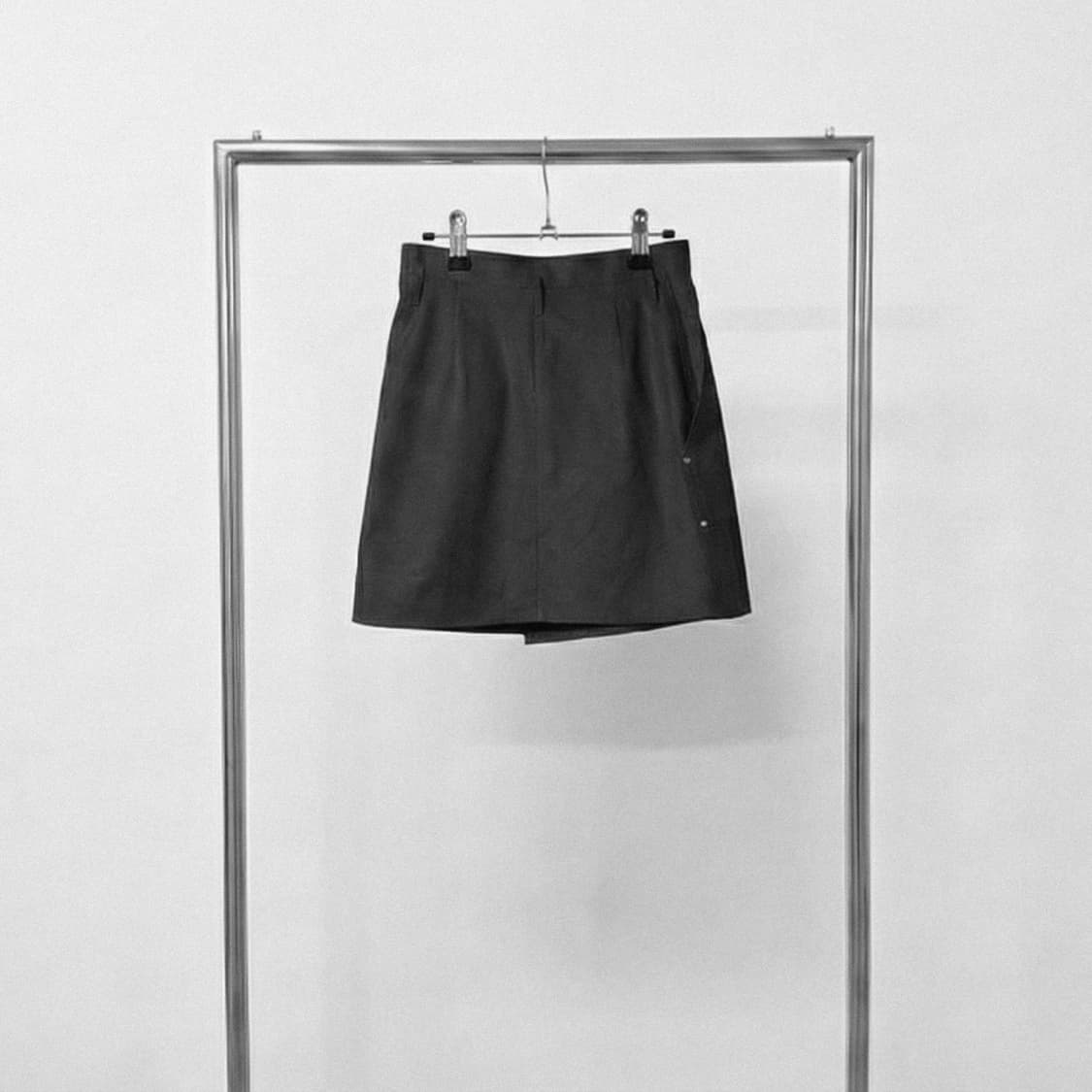 [FRAMeWORK] Black Asymmetric Wrap Skirt 상품이미지2
