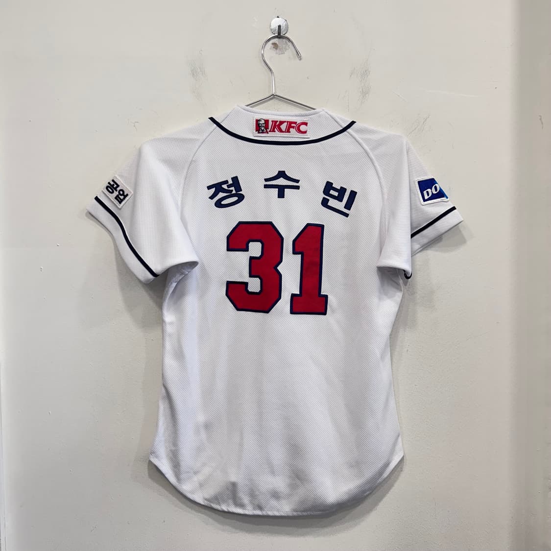 두산베어스 친필사인 정수빈 백넘버 홈 유니폼 상품이미지5