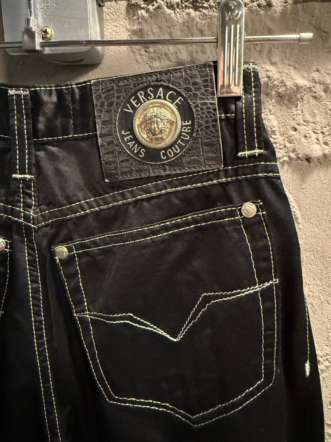 베르사체 진스 쿠튀르 블랙 코팅 면 팬츠 24인치 상품이미지1