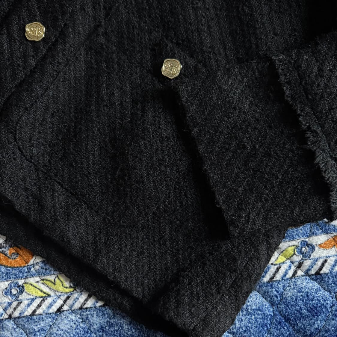 유니섹스 프린지 디테일 오버핏 금장버튼 포켓 블랙 트위드 자켓 상품이미지4