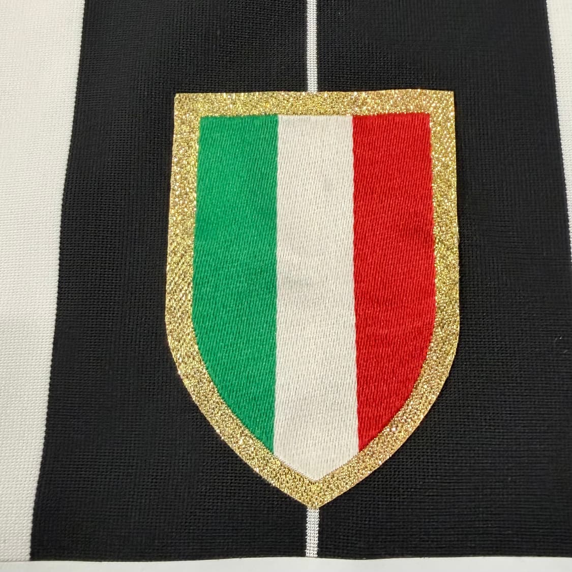 16-17 유벤투스 홈 마르키시오 유니폼 상품이미지8