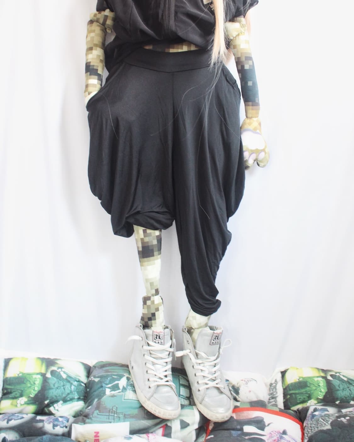 Midnight cocoon drape carpri pants 상품이미지3