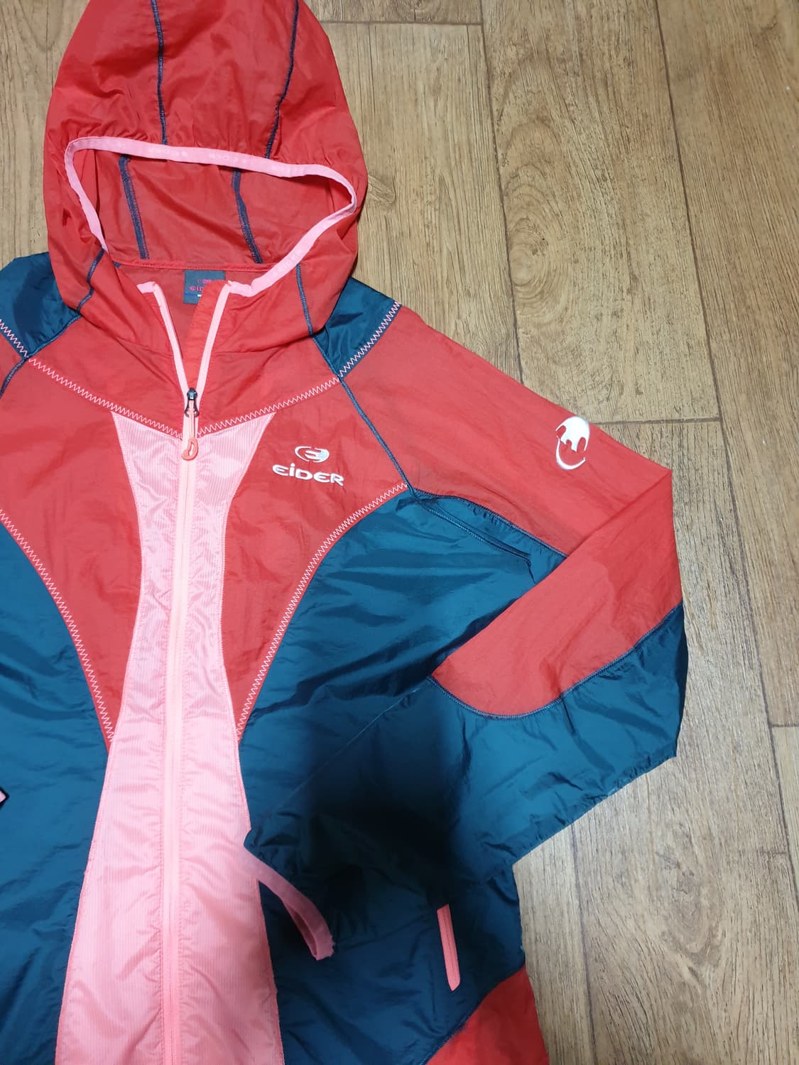 1062 아이더 아웃도어 바람막이 90~95 사이즈입니다 상품이미지3