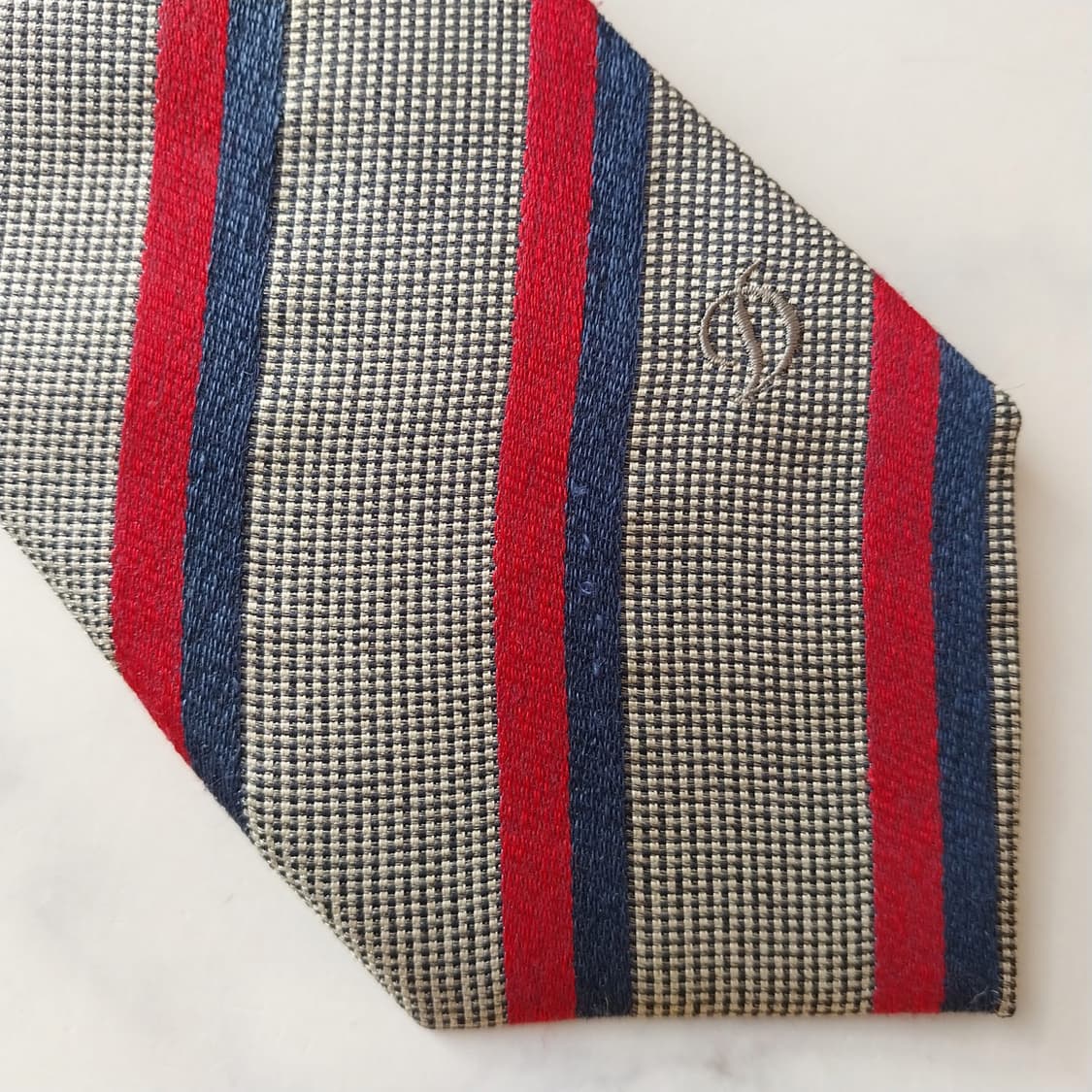 듀퐁 실크 그레이 스트라이프 슬림 넥타이 7.9cm A+등급 k1914
 상품이미지8