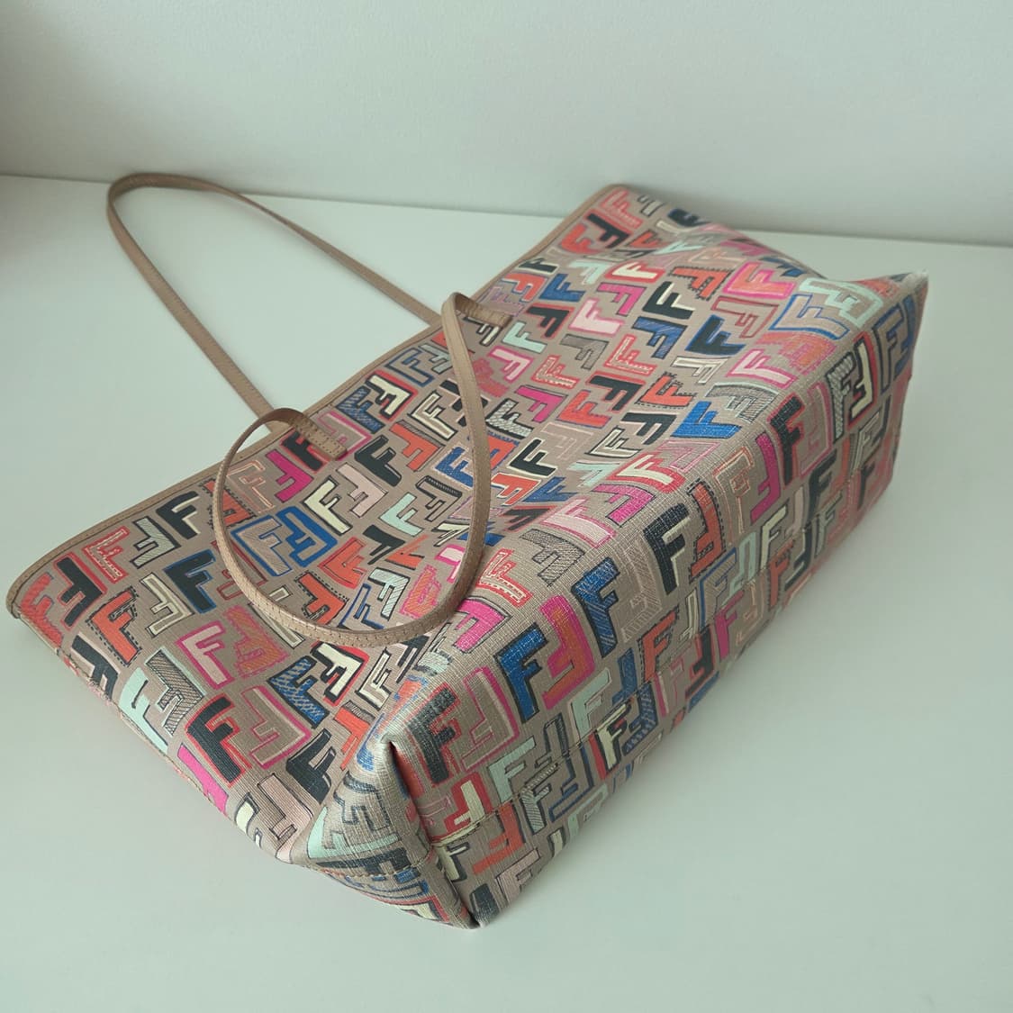FENDI 펜디 정품 FF 멀티컬러 쇼퍼백 숄더백 멀티주카 보부상백 상품이미지5