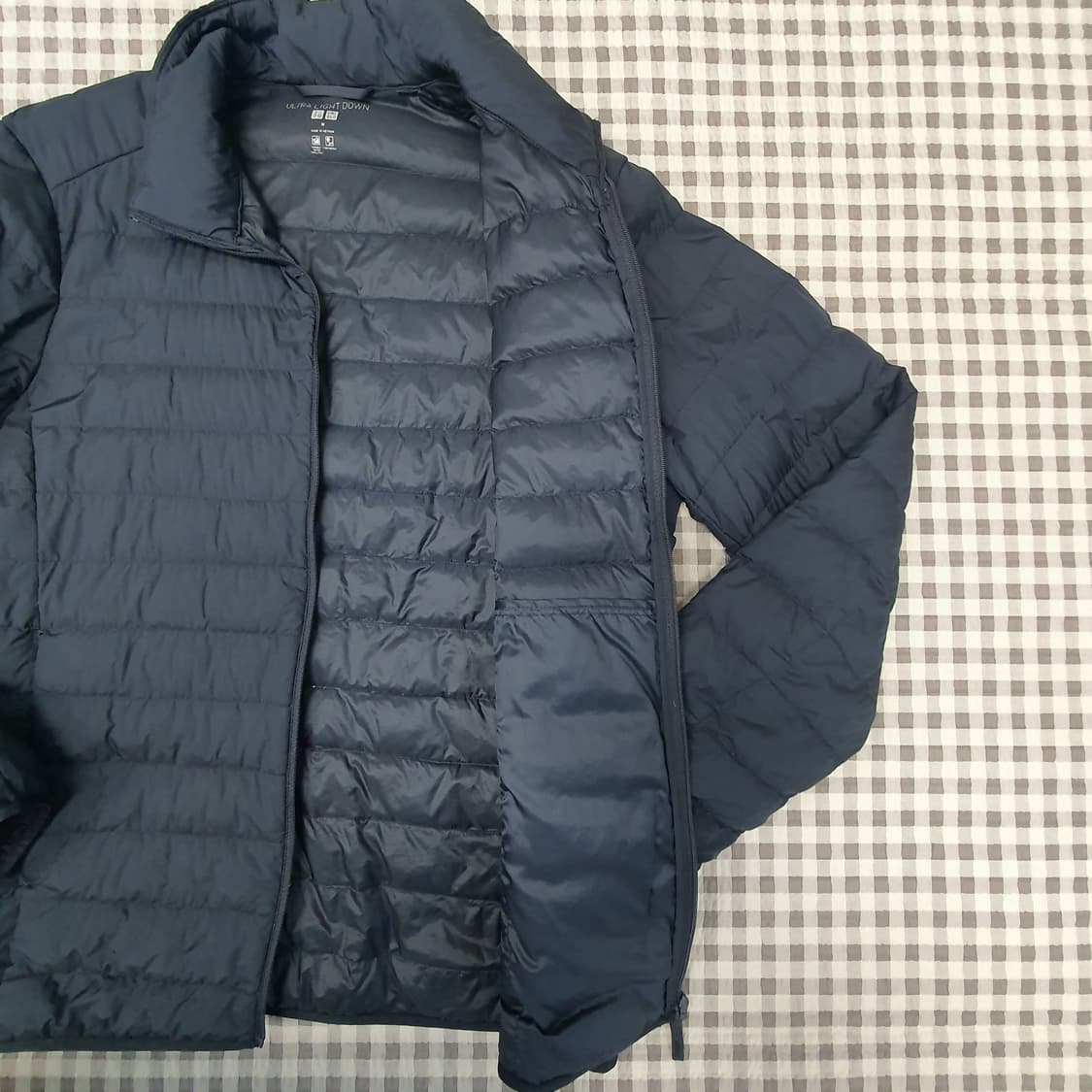 유니클로 오리털 경량패딩 남자95~100 상품이미지5