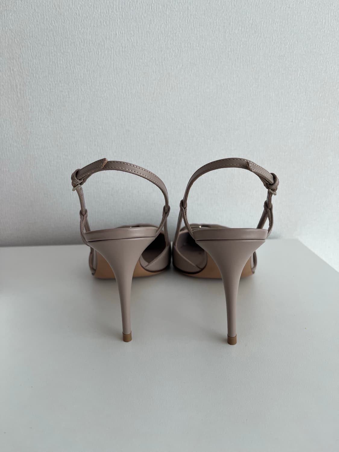 발렌티노 V로고 시그니처 슬링백 펌프스 (37size) 상품이미지3