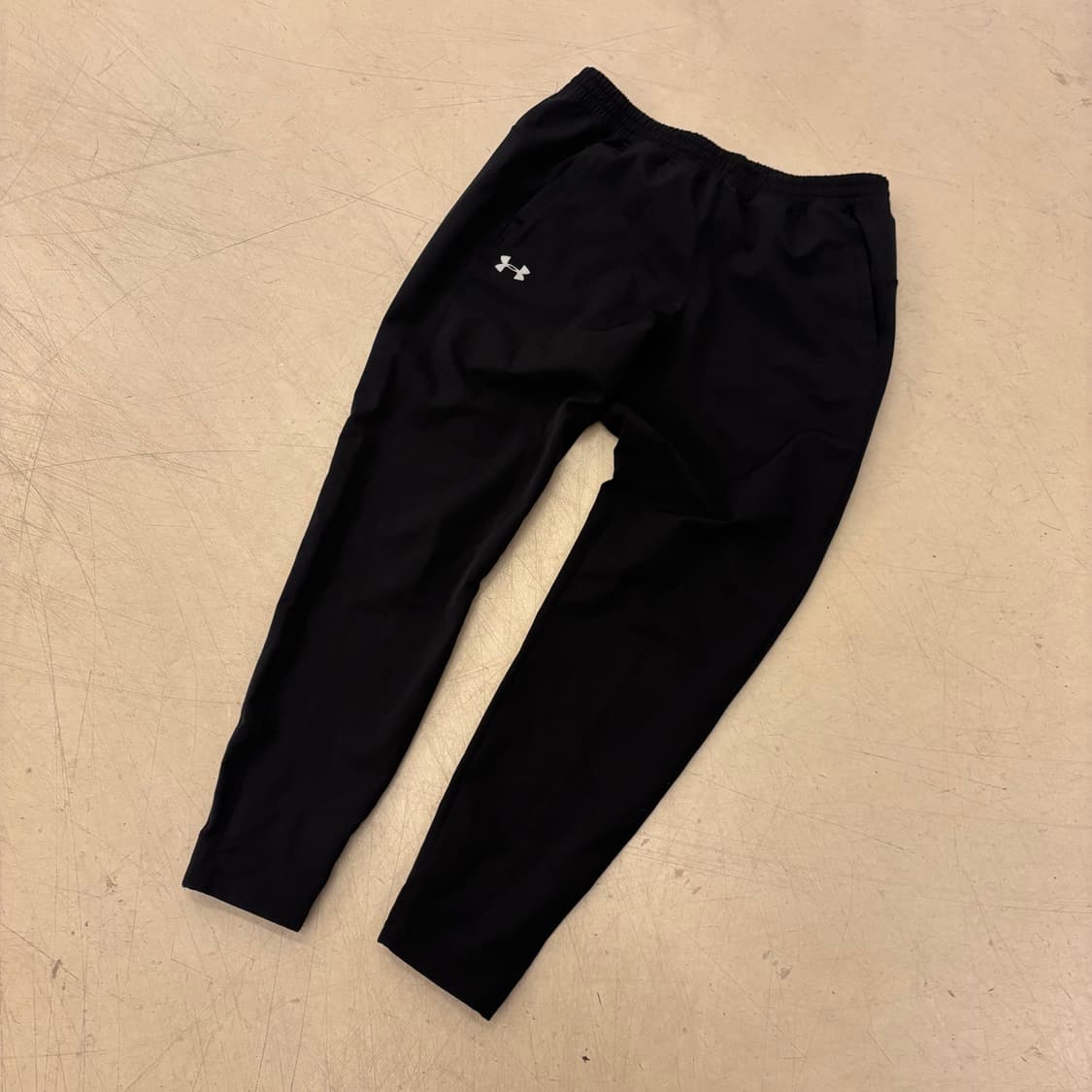 언더아머 블랙 스몰로고 스포티 조거 팬츠 상품이미지1