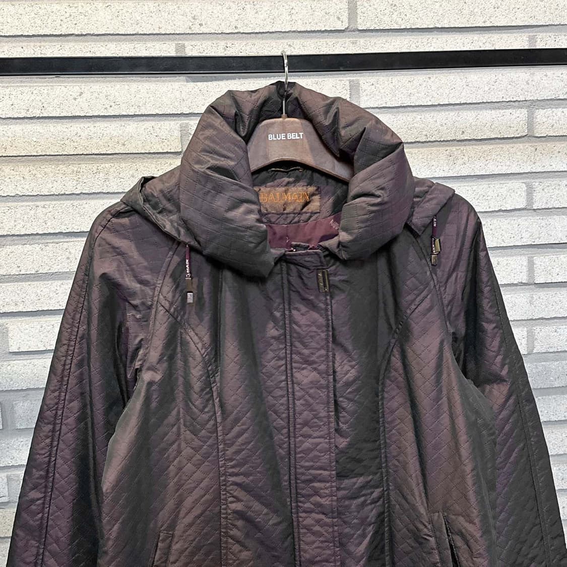 발망 퀼팅 후드 집업 자켓 볼륨 하이넥 투포켓 디테일 버건디 상품이미지4