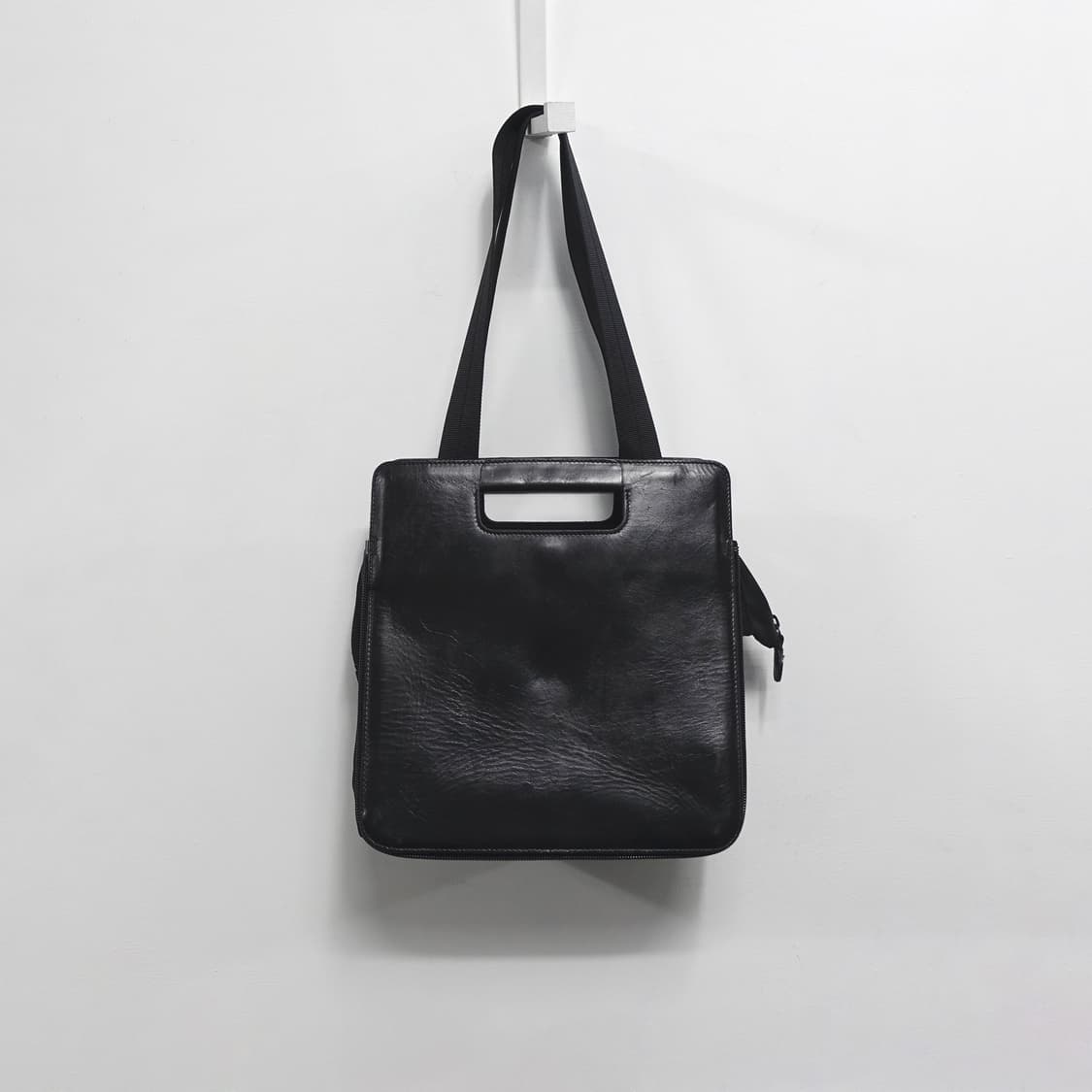 ISSEYMIYAKE 오리가미 확장 변형 파우치 핸들 레더 숄더백  상품이미지4