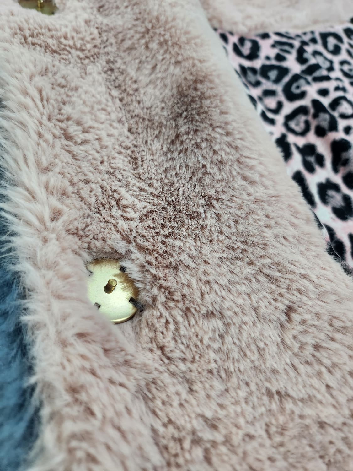 블루 & 핑크 배색 페이크 퍼 코트 상품이미지5