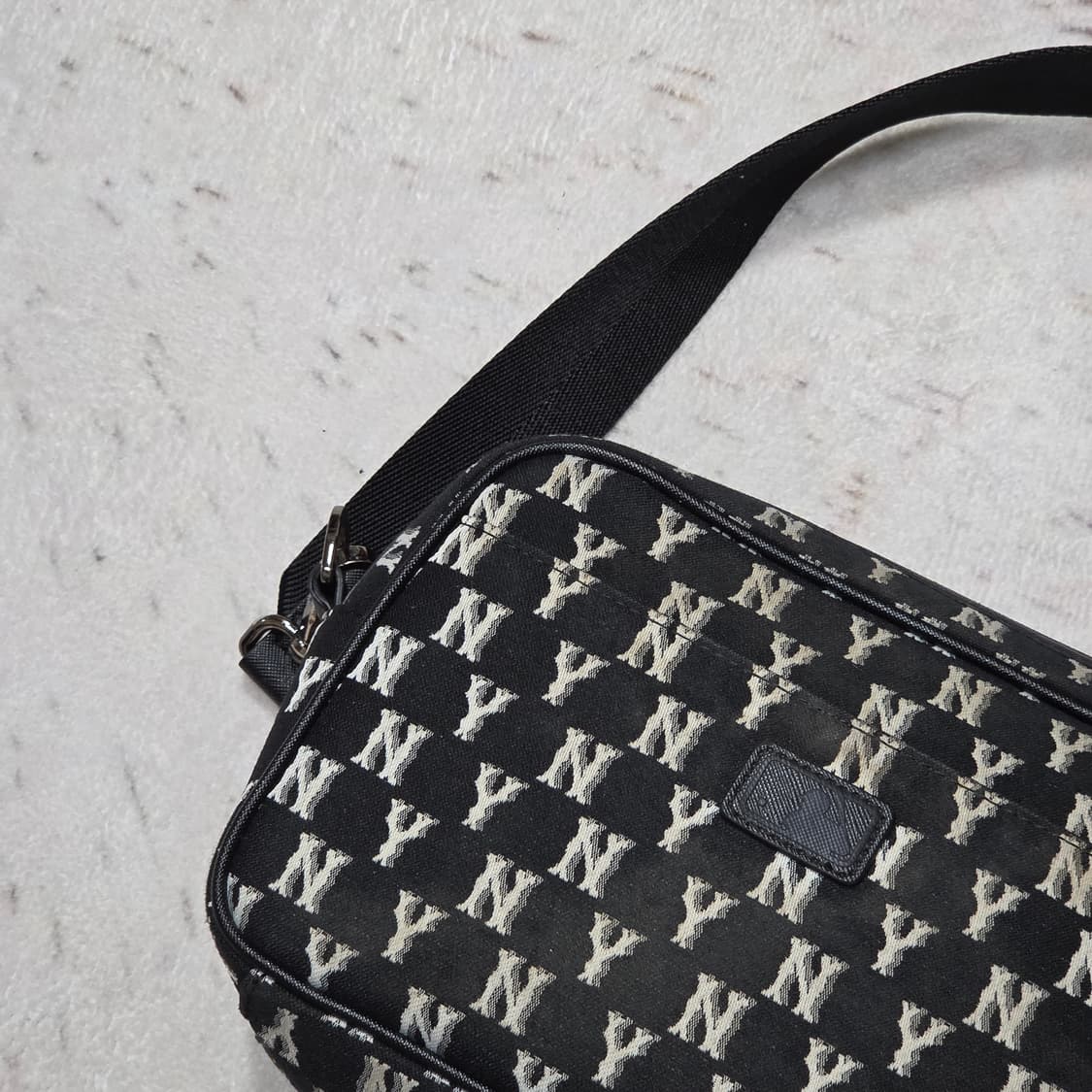 엠엘비 뉴욕 양키스 모노그램 크로스백 상품이미지6