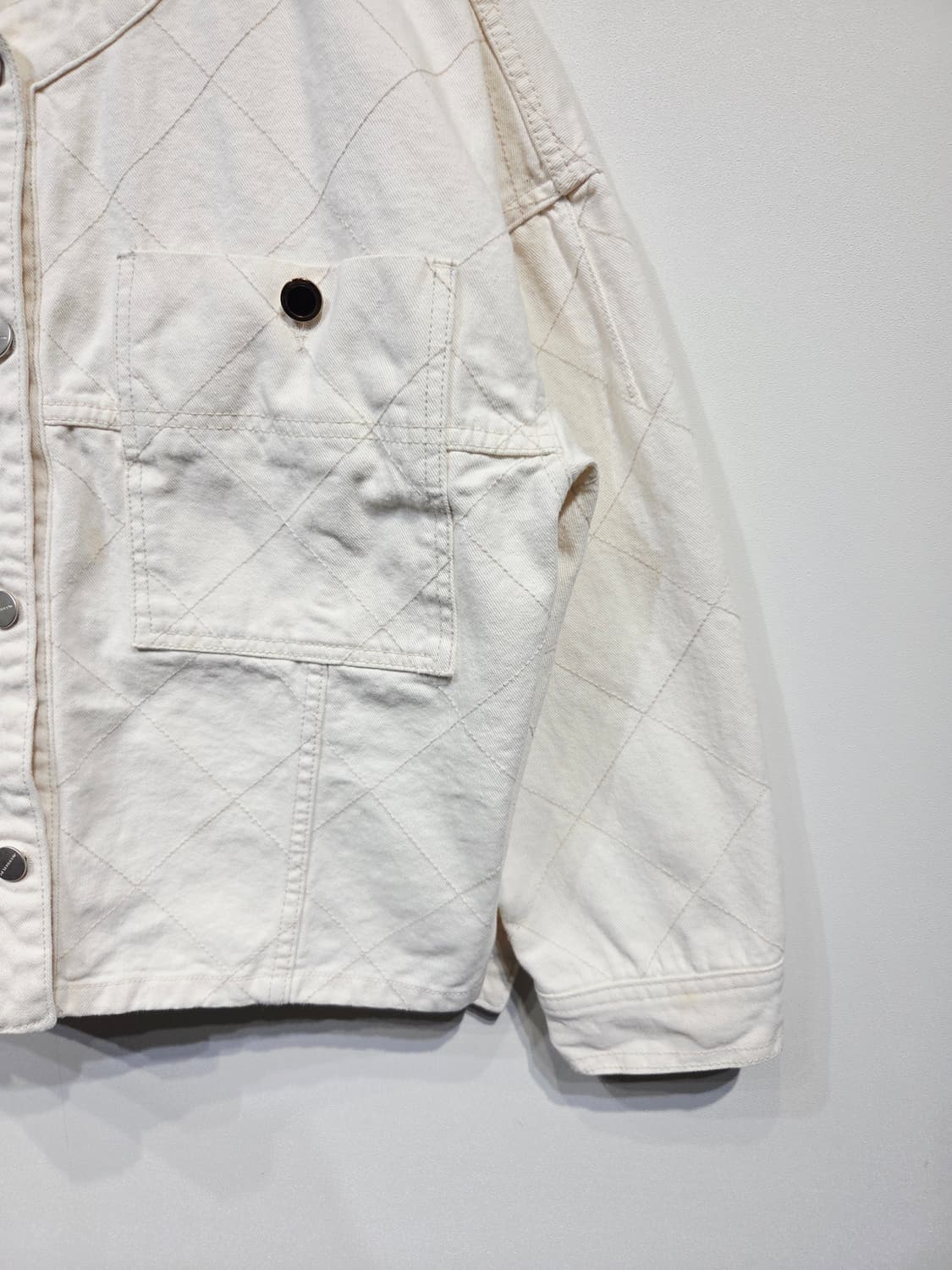 AFTERGLOW 애프터글로우 다이아 퀄팅 노카라 크롭 자켓 상품이미지5