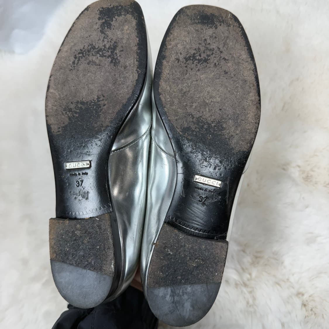 (37) 구찌 우먼스 메탈릭 실버 로퍼 상품이미지7