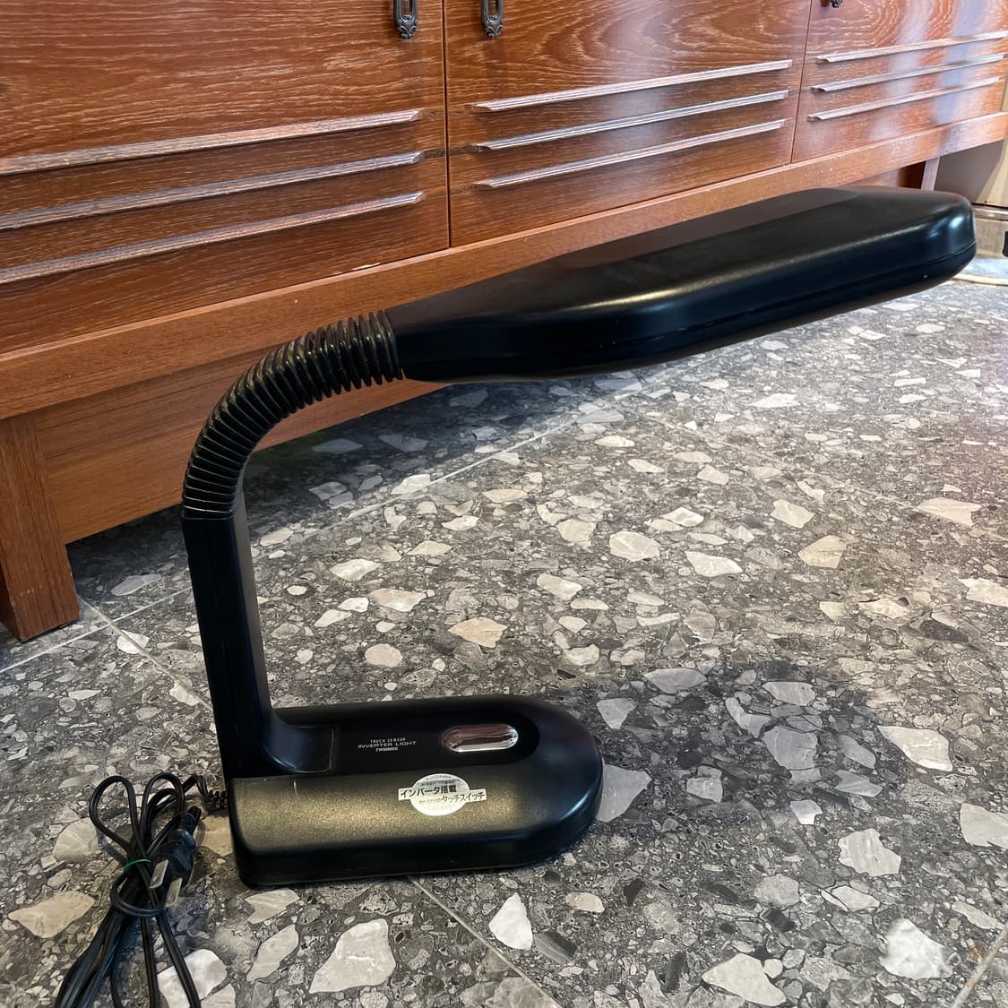 Twinbird FL-8271 Touch Sensor Desk Lamp 상품이미지2