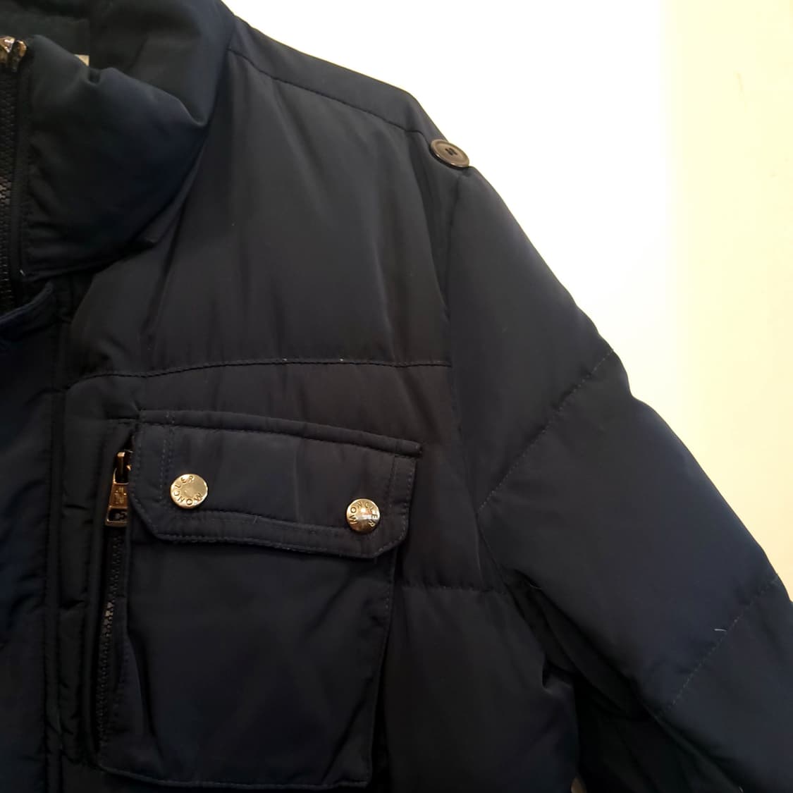 몽클레르 포켓 디테일 네이비 패딩 상품이미지1