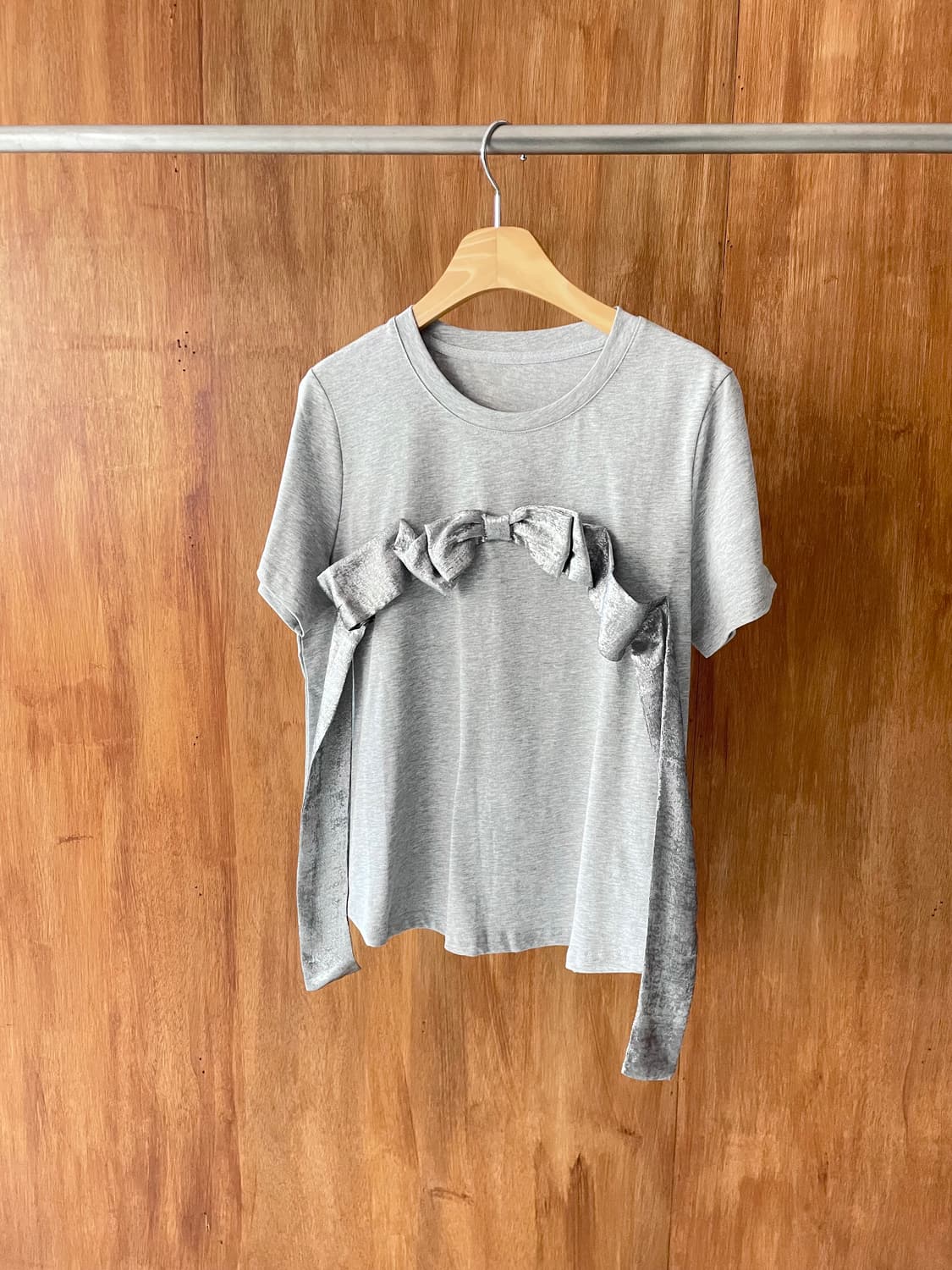 Metallic glitter bow curve top 상품이미지3