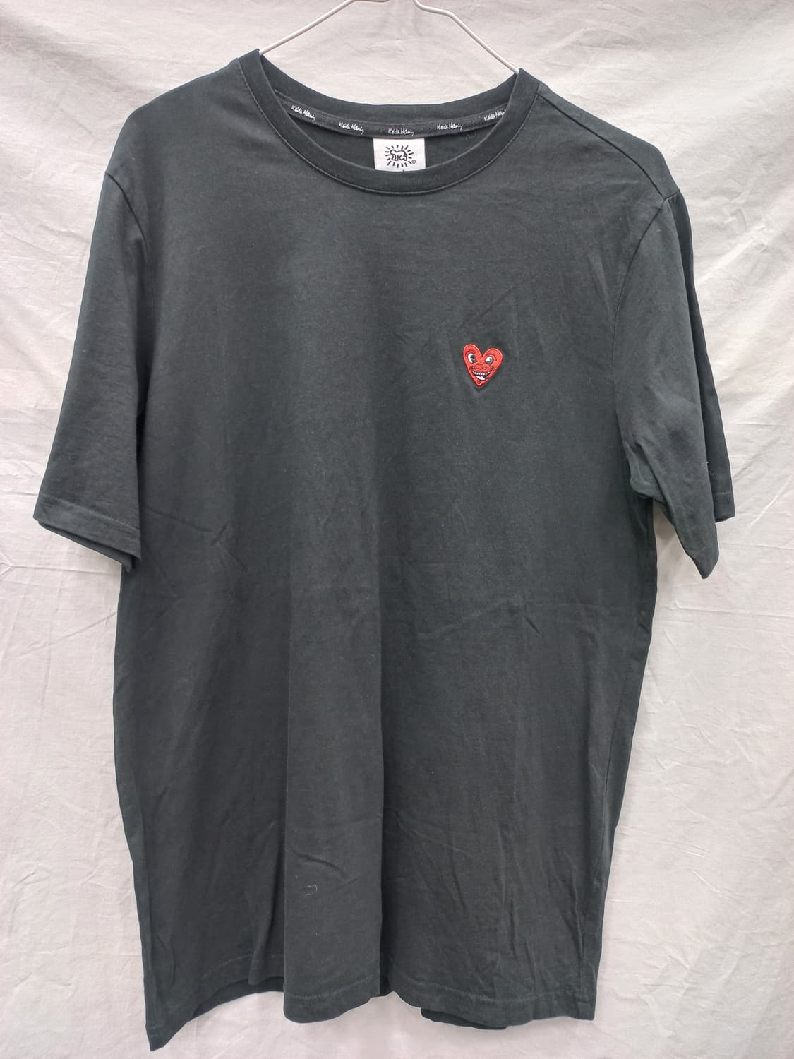 꼼데가르송 키스해링 콜라보 하트 로고 반팔티 (공용95) 상품이미지1
