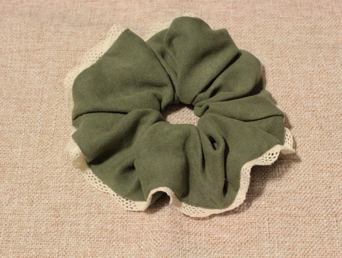 핸드메이드 빈티지 업사이클링 초록색 스웨이드 스크런치 상품이미지1