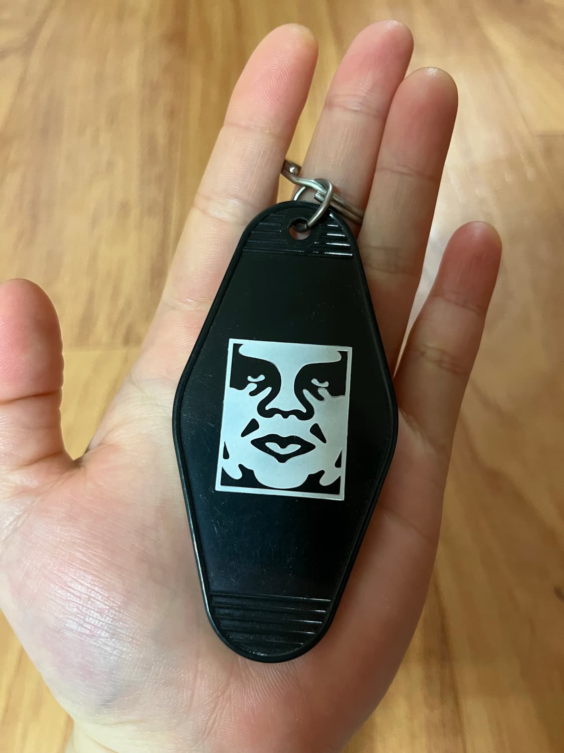 OBEY키링 판매 상품이미지1