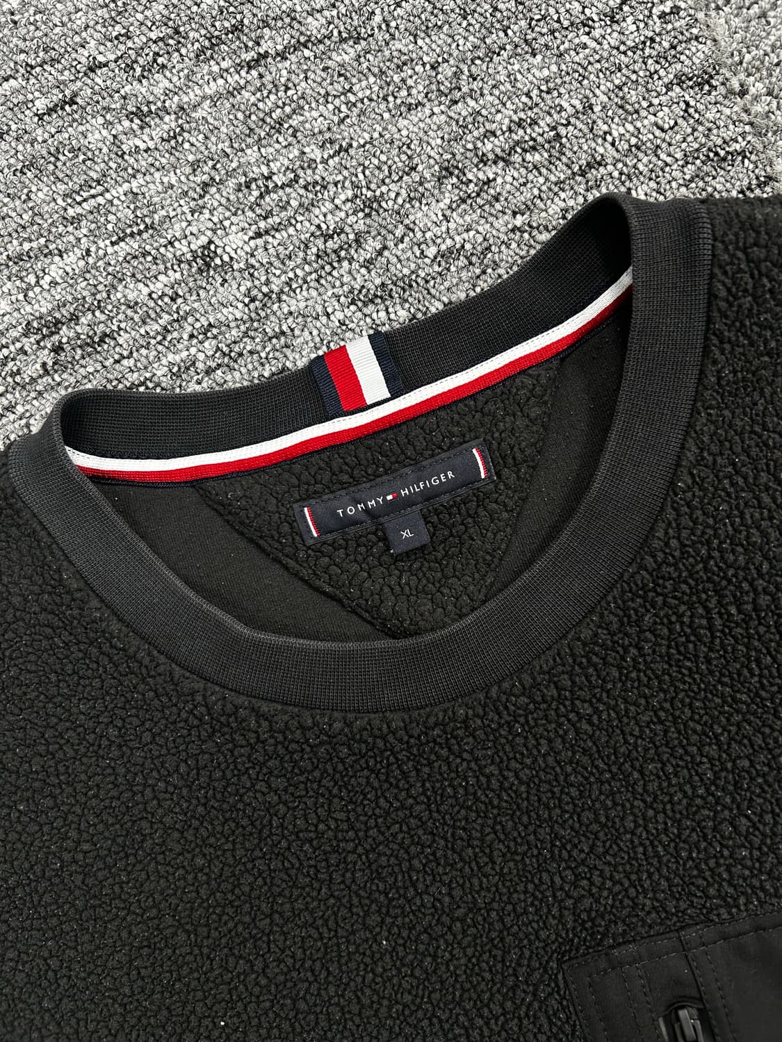 타미 힐피거 블랙 셰르파 플리스 맨투맨 XL 상품이미지5