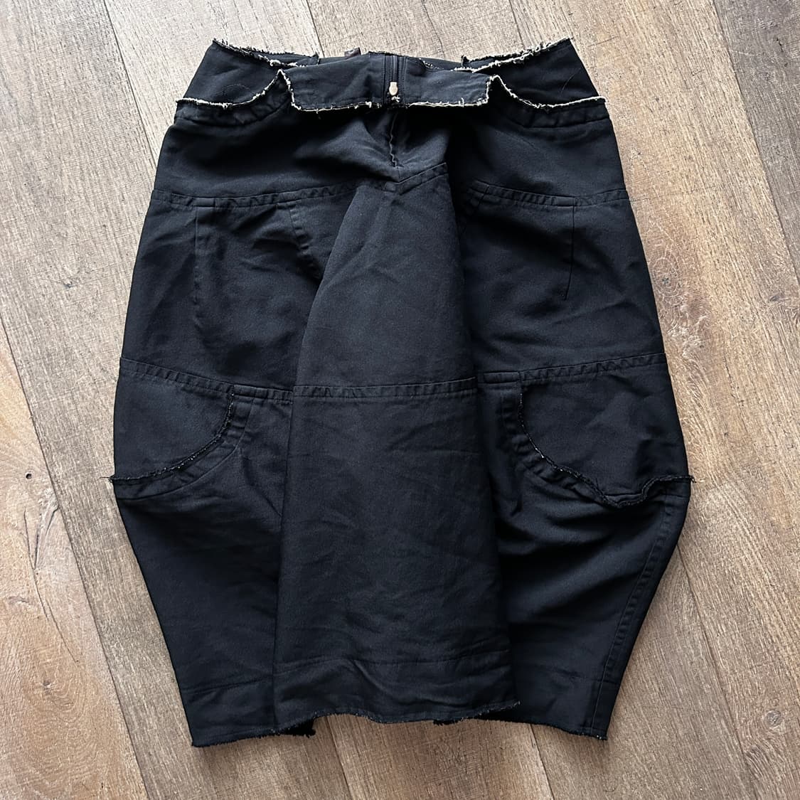 Cuttingline Distressed Volume Skirt 상품이미지9