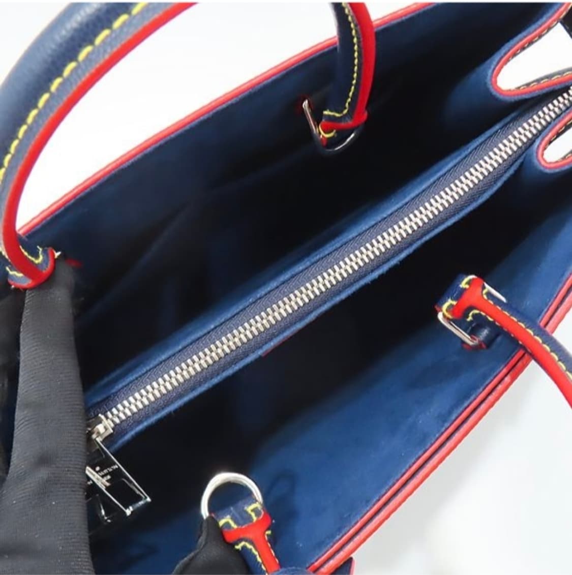 루이 비통 트위스트 토트 레더 2웨이 핸드백/숄더백 네이비 레드 상품이미지4