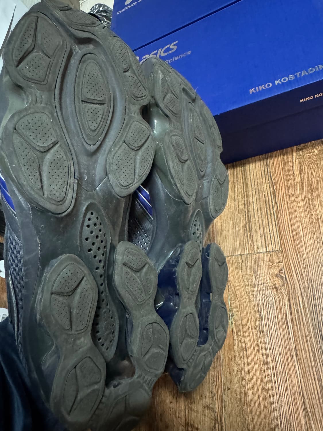 아식스 x 키코 코스타디노브 젤 퀀텀 지엔치아 다크 그레이 상품이미지3