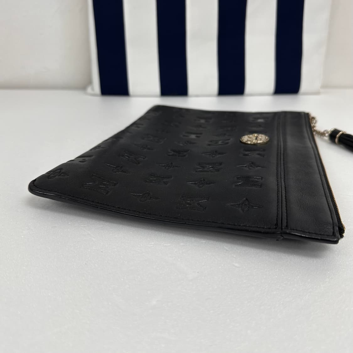 메트로시티 엠보 블랙 클러치백 태슬 지퍼 파우치 상품이미지7