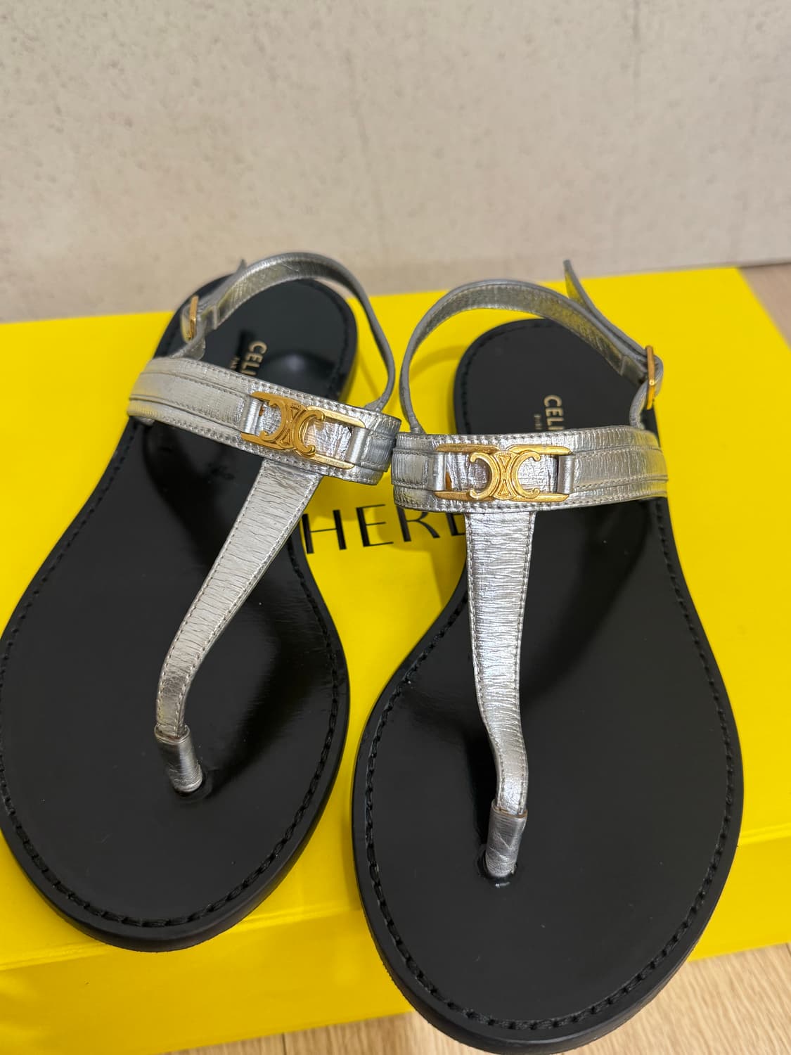 celine 셀린느 실버 샌들 36.5 상품이미지1