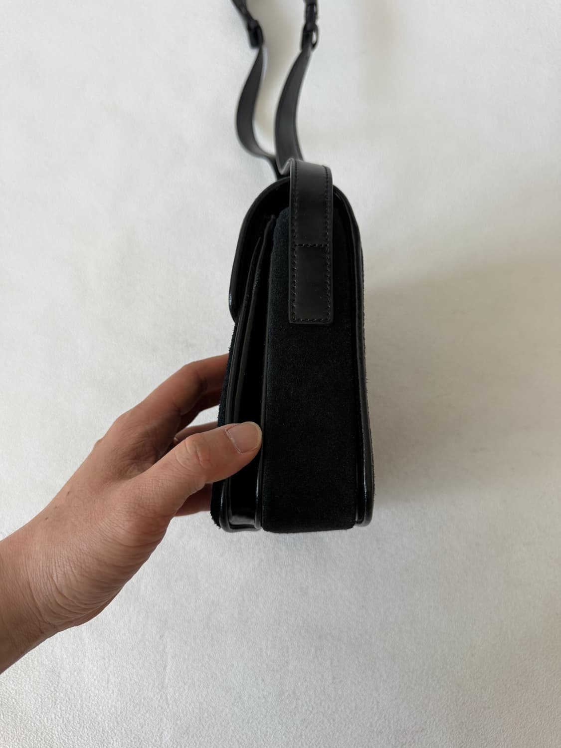 나띵리튼(Nothing written) 스웨이드&레더 크로스백 상품이미지4