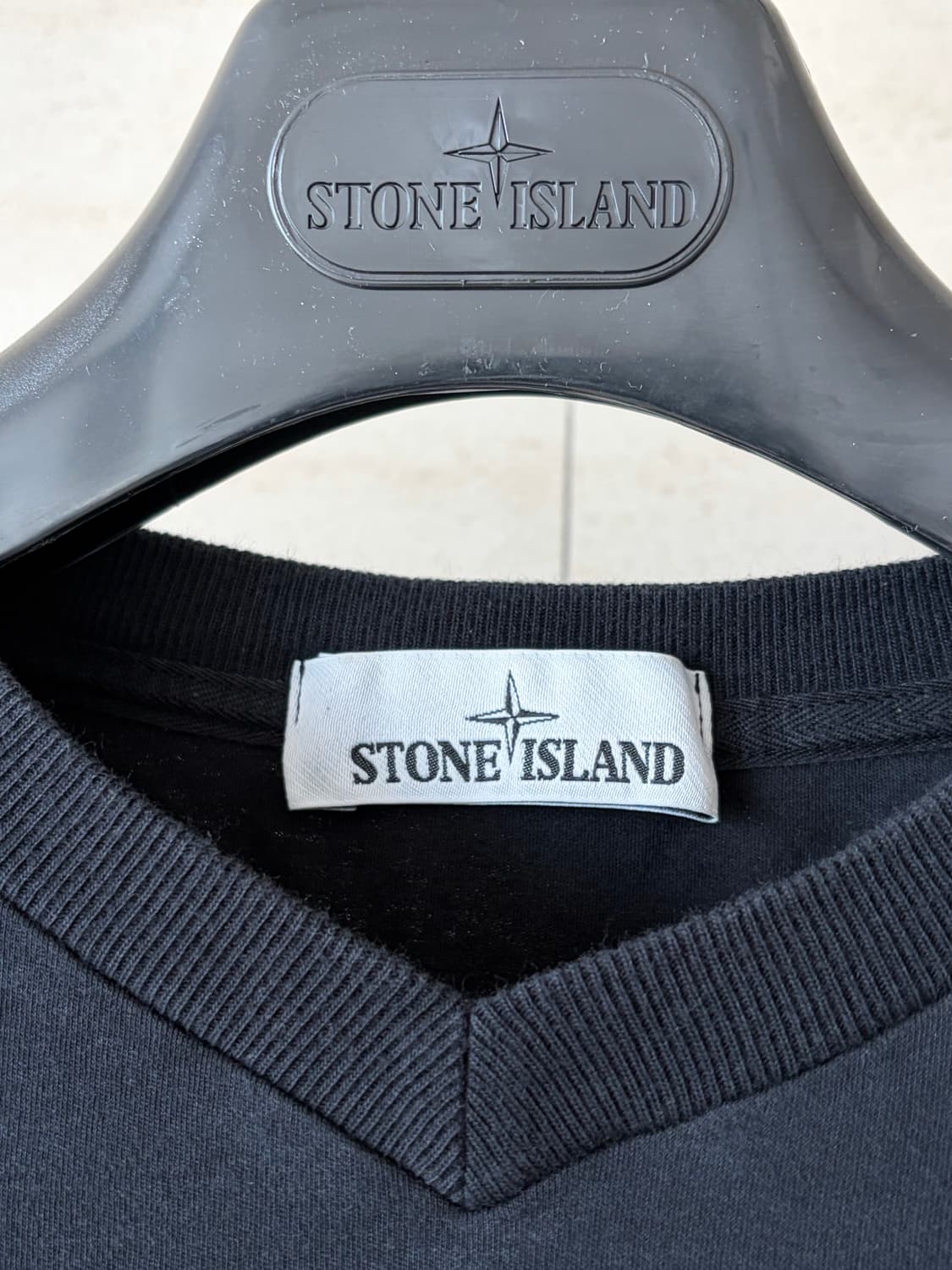 스톤아일랜드 롱슬리브 브이넥 티셔츠 상품이미지3