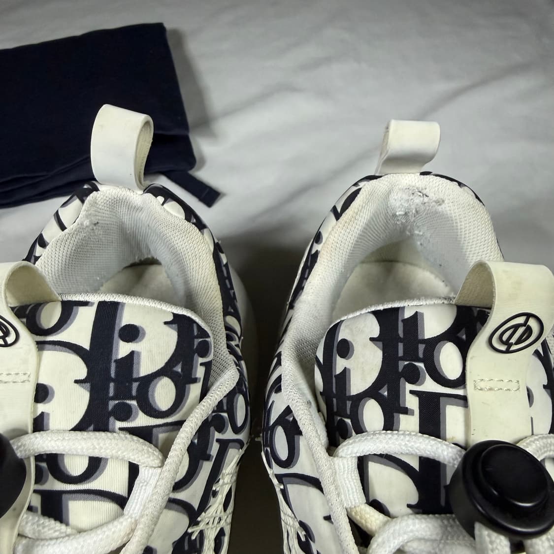 디올 B24 오블리크 까나쥬 모티프 화이트 스니커즈 상품이미지5