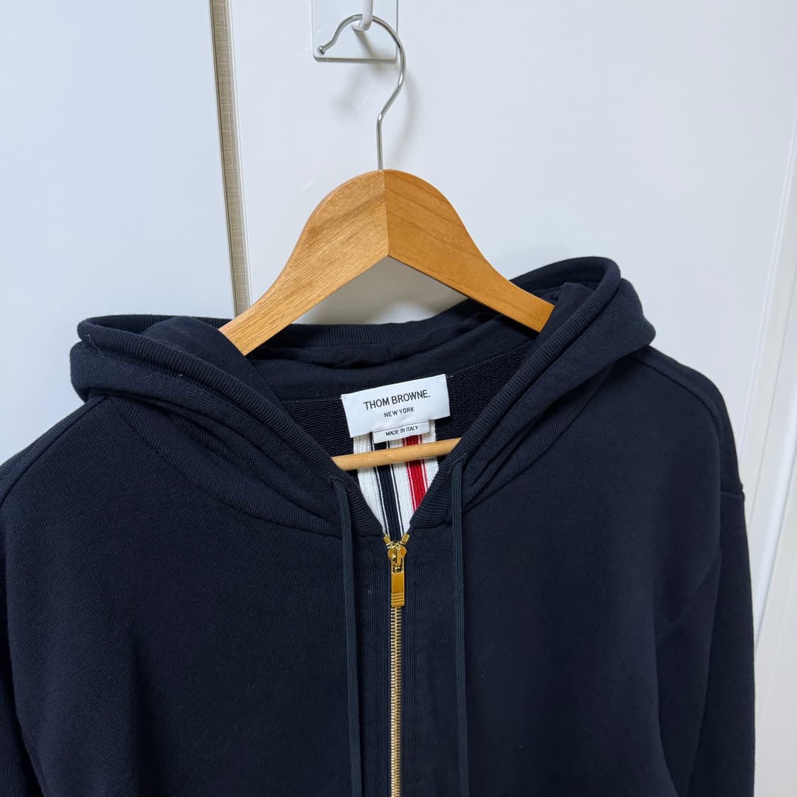 A / 4 (105) 톰브라운 백삼선 후드집업 네이비 상품이미지4