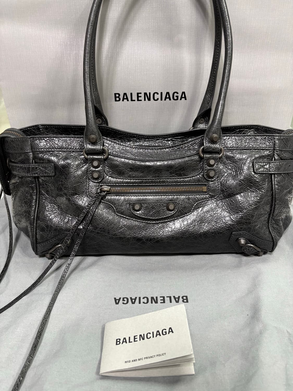 발렌시아가 르시티백 이스트 웨스트 블랙 상품이미지1