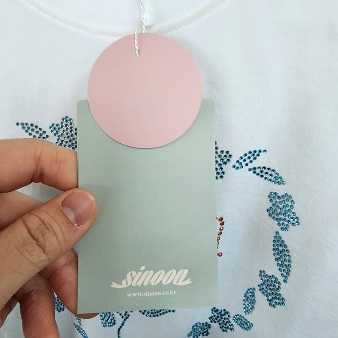 시눈 글리터링 화이트 반팔 티셔츠 상품이미지5