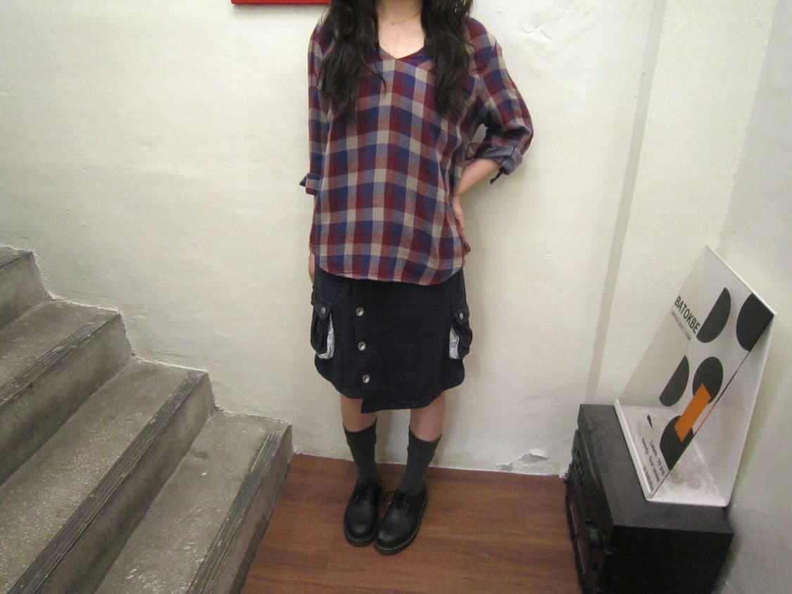 빈티지 브이넥 체크 블라우스 7부 소매 디테일 루즈핏 레드 블루 상품이미지2