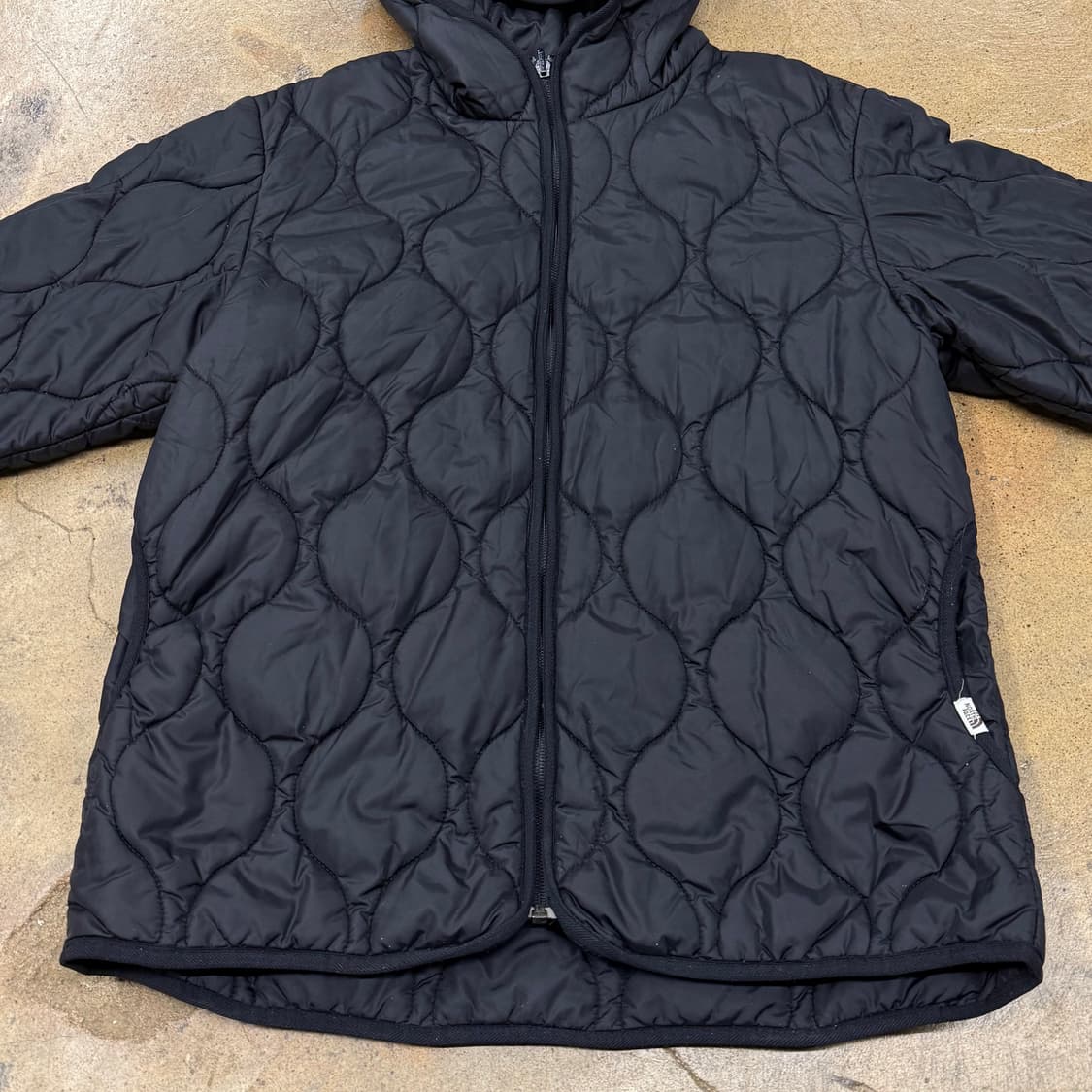 노스페이스 블랙 후드 숏패딩 상품이미지3