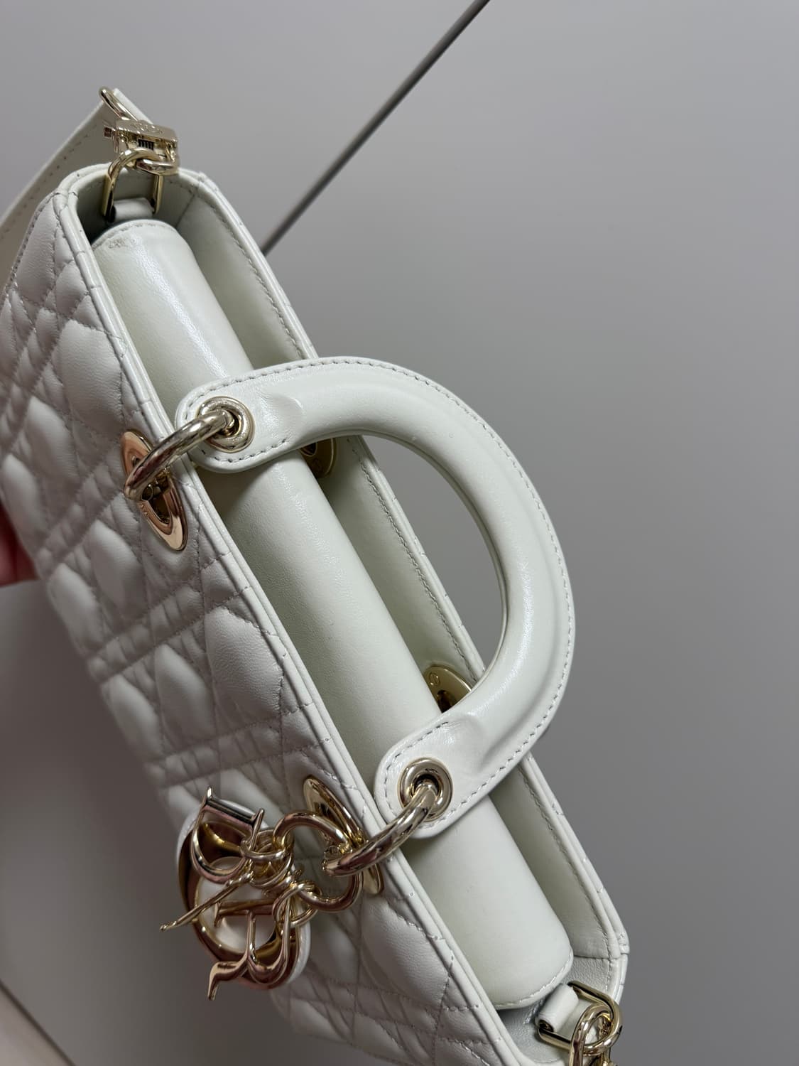 디올 디조이백 미듐 화이트 상품이미지2