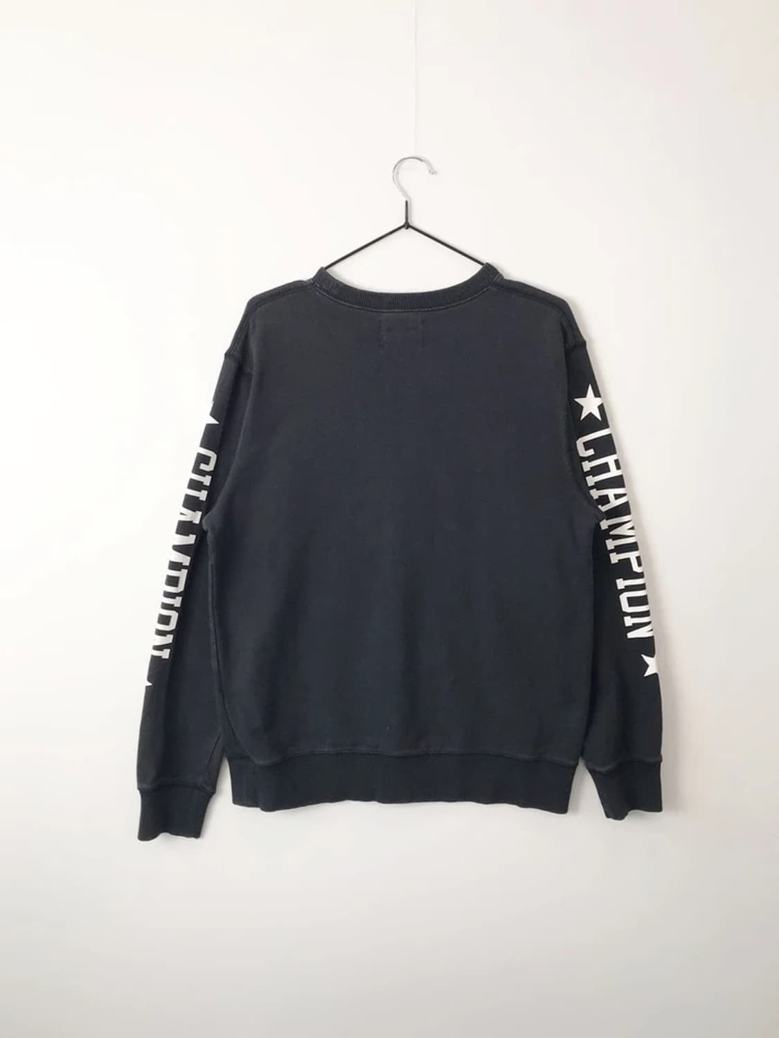 Champion Sleeve Logo Black Sweatshirt 상품이미지4