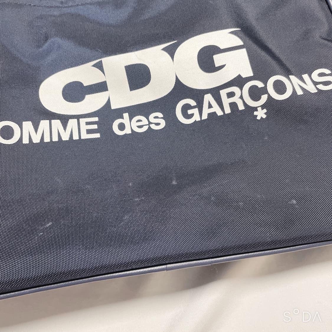 꼼데가르송 CDG 크로스백 상품이미지3
