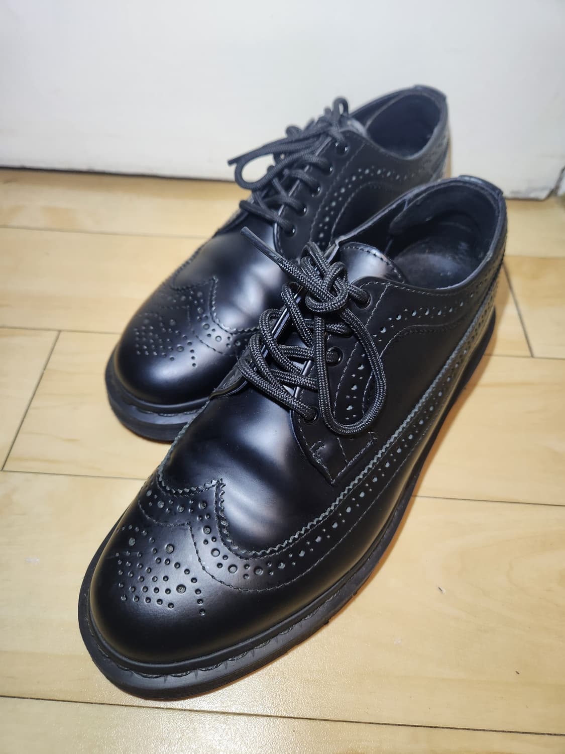 (260)닥터마틴 윙팁 블랙 더비슈즈 상품이미지1