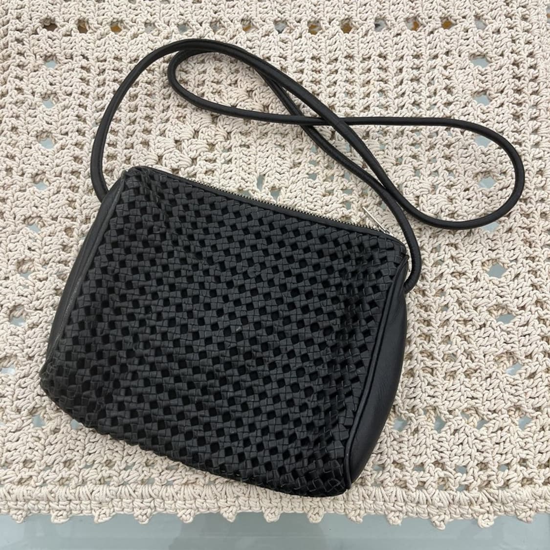 COS 코스 모던시크 캐주얼 위빙 가죽 크로스백 C10889 상품이미지4
