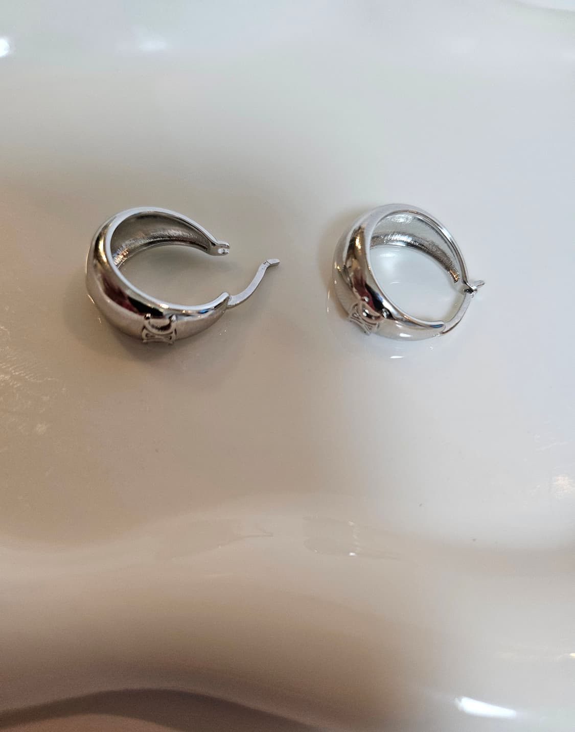 셀린느 트리오페 볼드 후프 귀걸이 상품이미지6