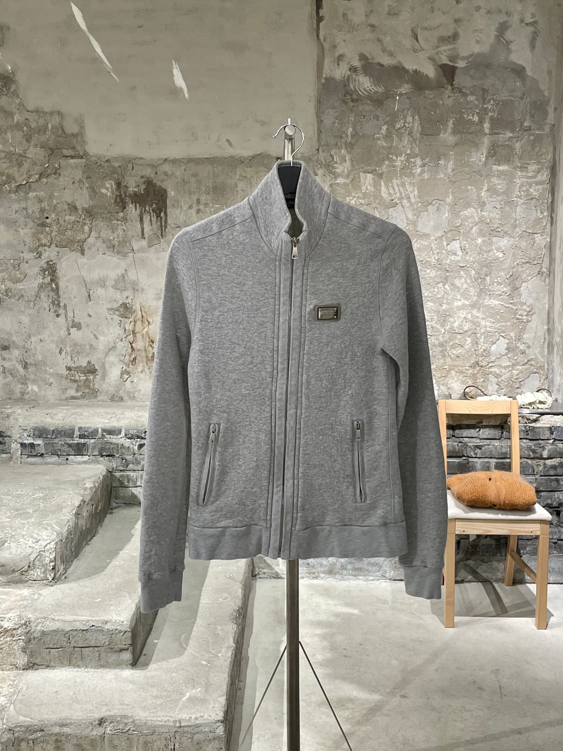 돌체 앤 가바나 멜란지 그레이 메탈 로고 집업 자켓 상품이미지1