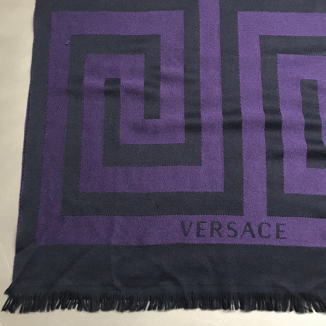 베르사체 메두사 머플러 퍼플 상품이미지3