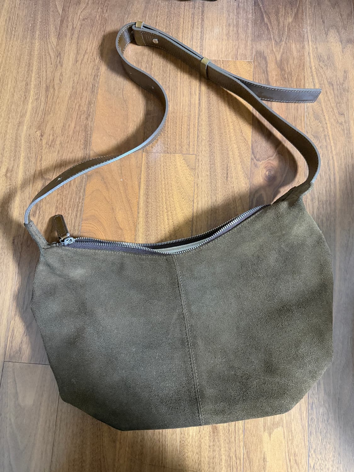 낫띵리튼 스웨이드 호보백 상품이미지2